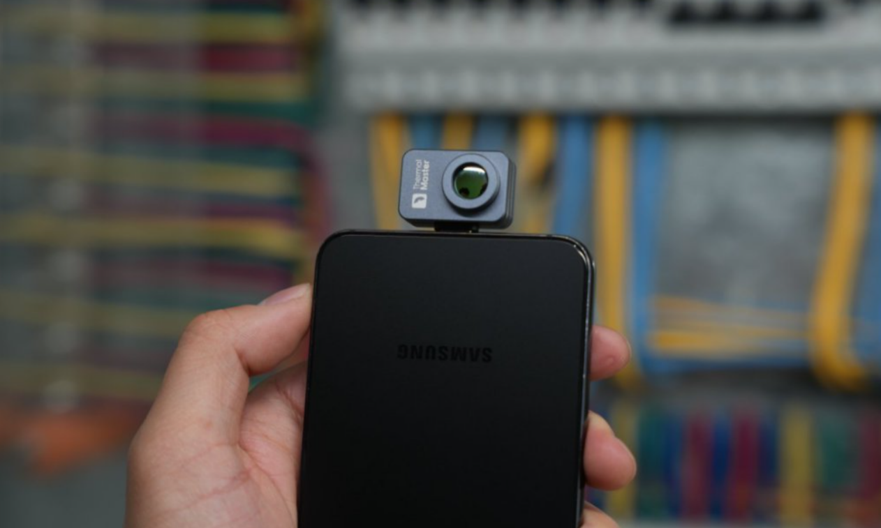 Thermal imaging camera for mobile phones