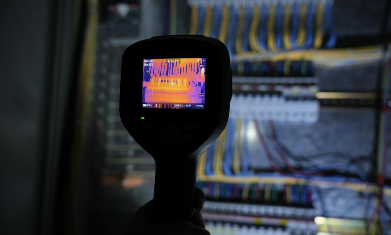 handheld thermal imager detection circuit main switch