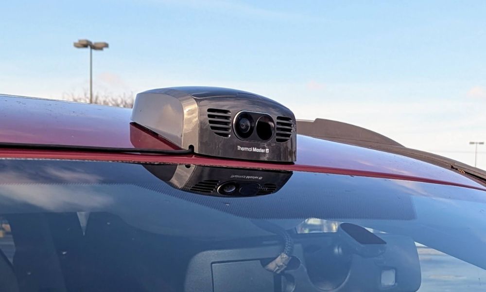 Thermal imaging night vision device installed on the vehicle