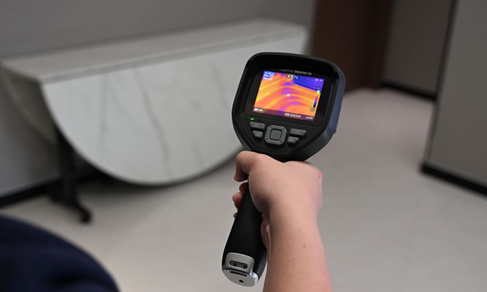 Using a Handheld Thermal Imager to Map Underfloor Heating Routes