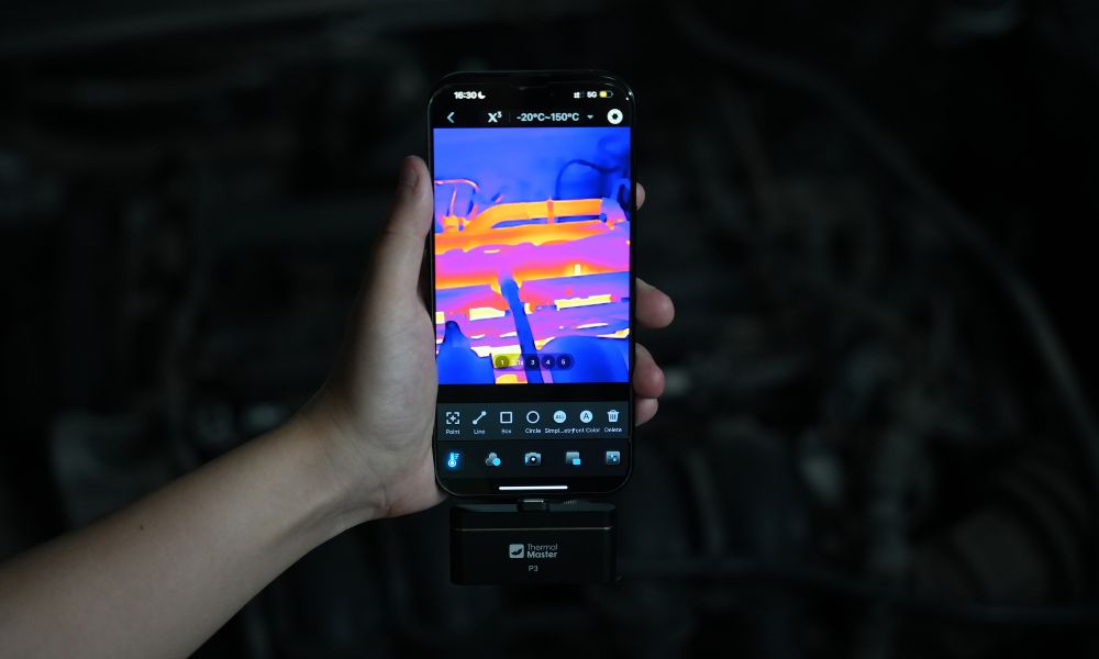 Inspecting a car using a smartphone thermal camera