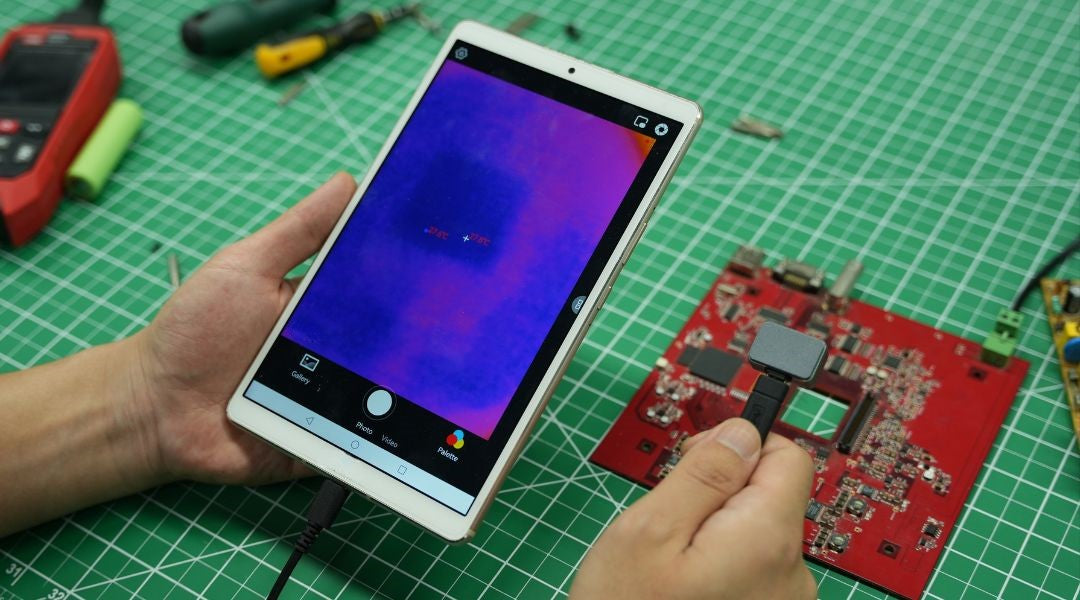 PCB thermal camera for iPad