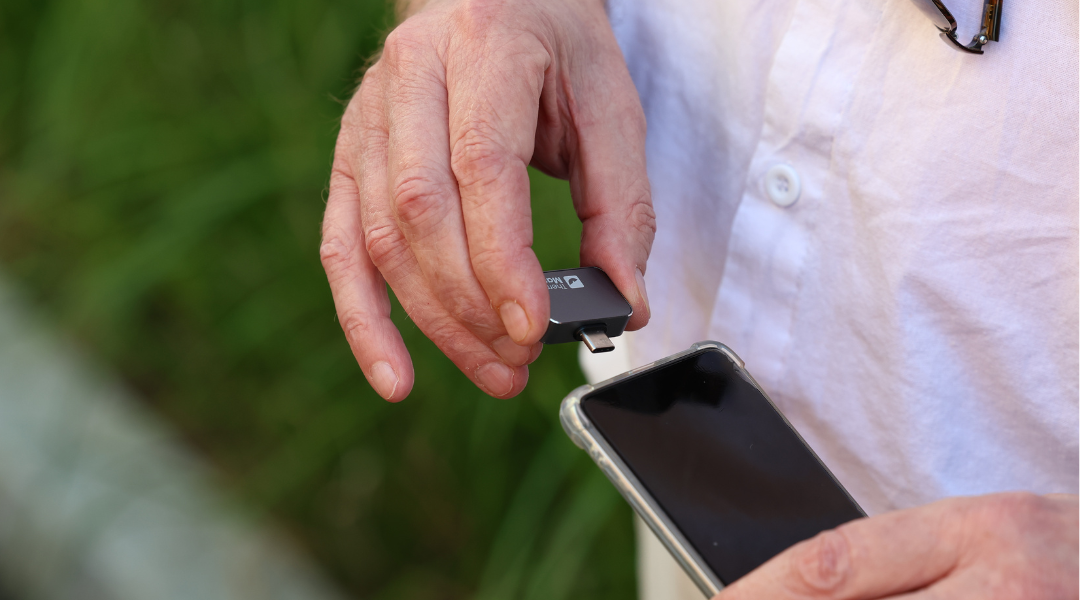 Plug the mobile thermal imager into the phone.