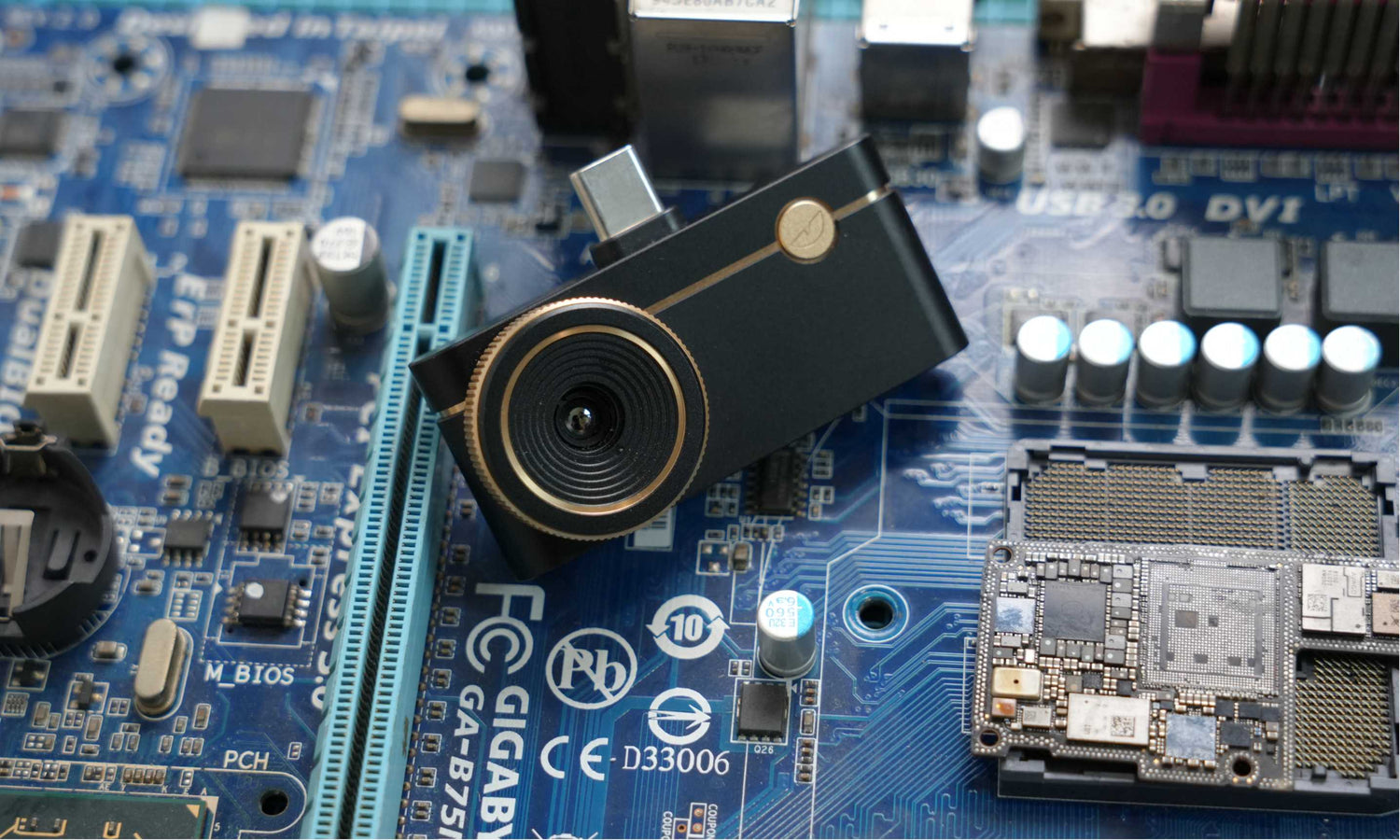 Install a thermal imager for mobile phones on the circuit board.