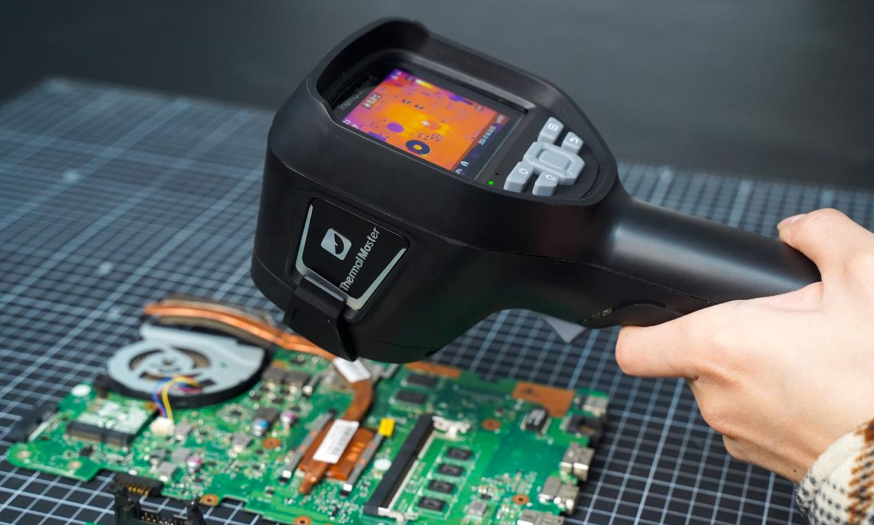 Handheld thermal imager for inspecting electronic components