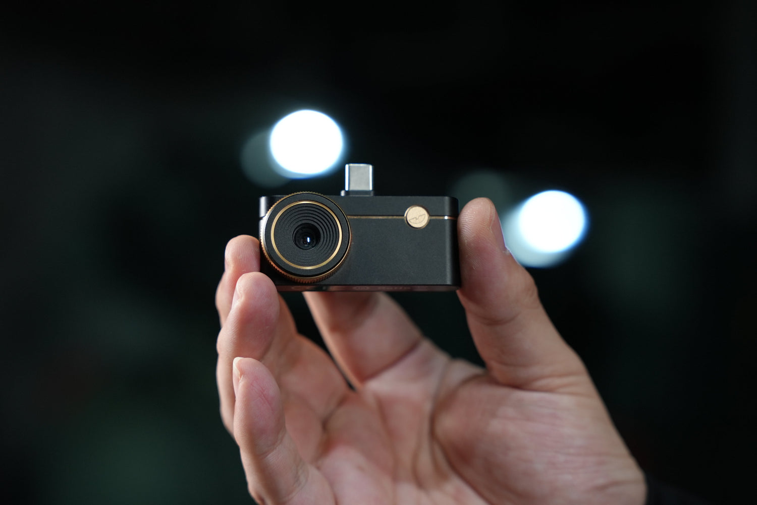 Thermal Master P3 smartphone thermal camera with adjustable focus lens and USB-C connector.
