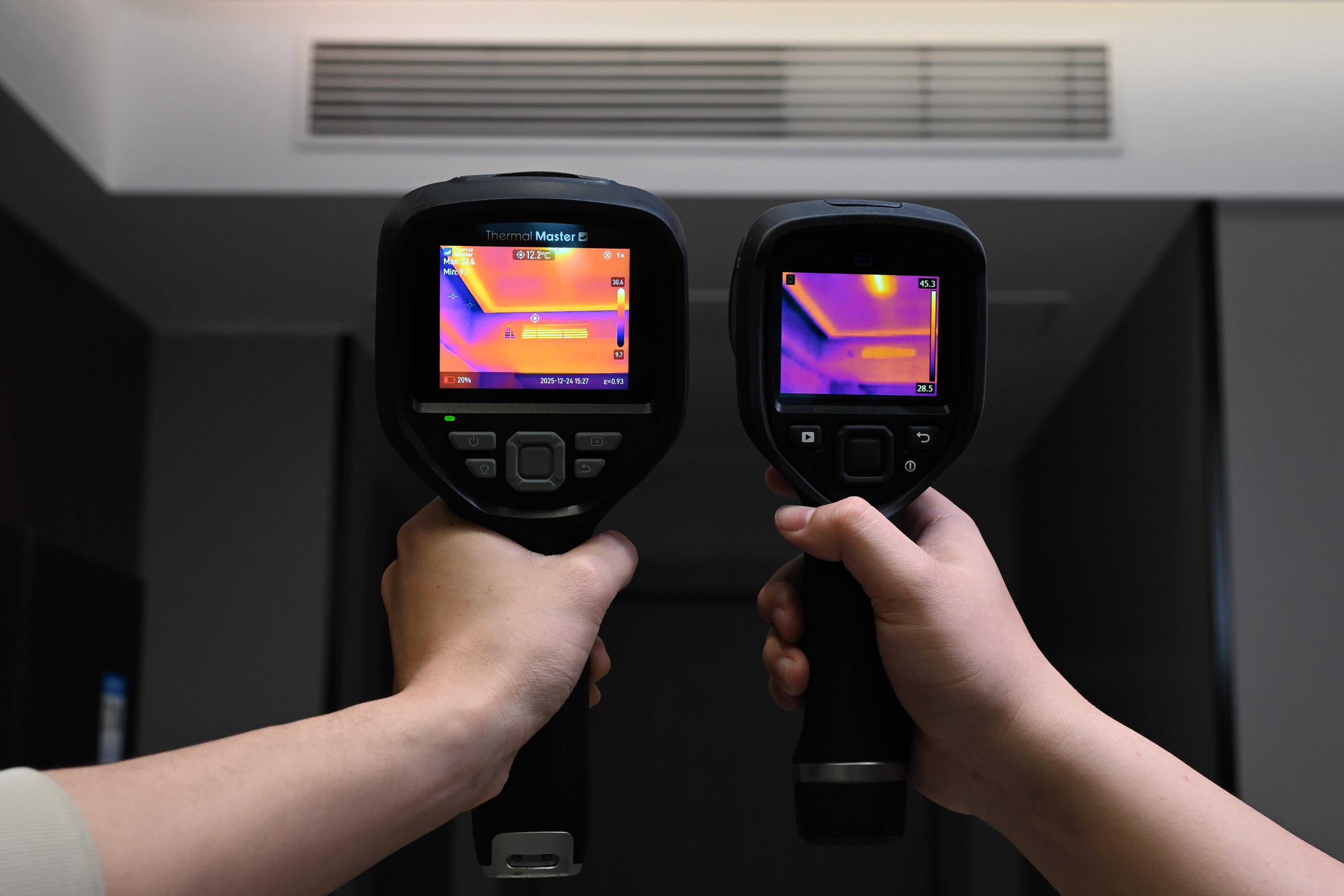Thermal Master Thor handheld thermal camera compared with FLIR E5 for HVAC inspection.