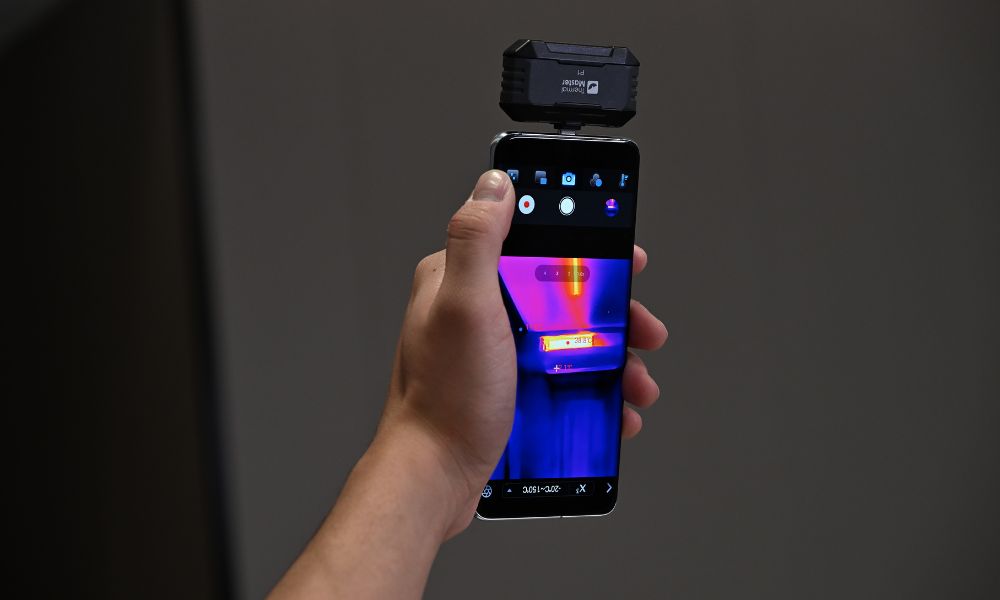 Using a mobile phone thermal imager to inspect central air conditioning