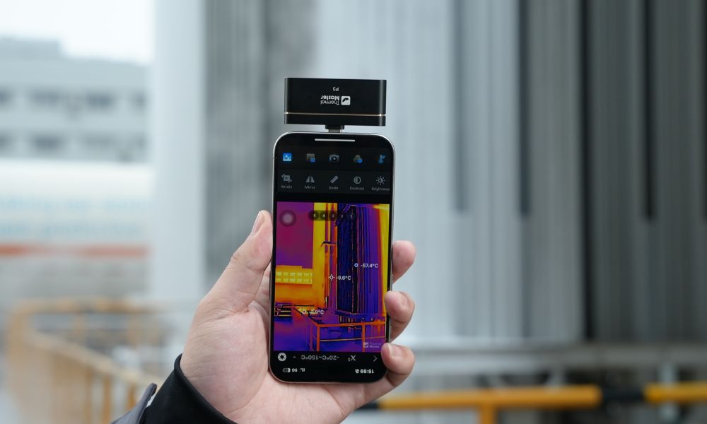 Inspecting Liquid Pumps Using a Smartphone Thermal Camera