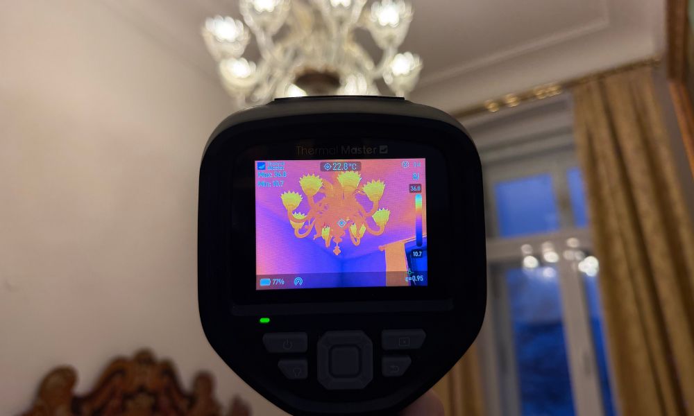 Using a handheld thermal imager to inspect chandeliers